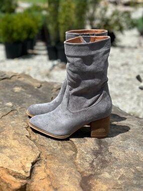 Hey Girl/Corkeys Size 9 Women's Knee-High Suede Block Heel Boots - Gray EUC